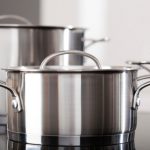 Cách Làm Sạch Chảo Chống Dính và Xoong Nồi Bị Cháy